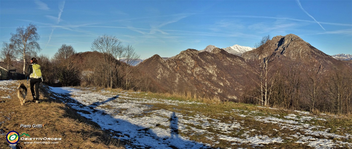 17  Partenza dalla Forcella Alta di Carenno (1300 m) sul sent. 571 per il Monte Ocone (croce 1351 m).jpg